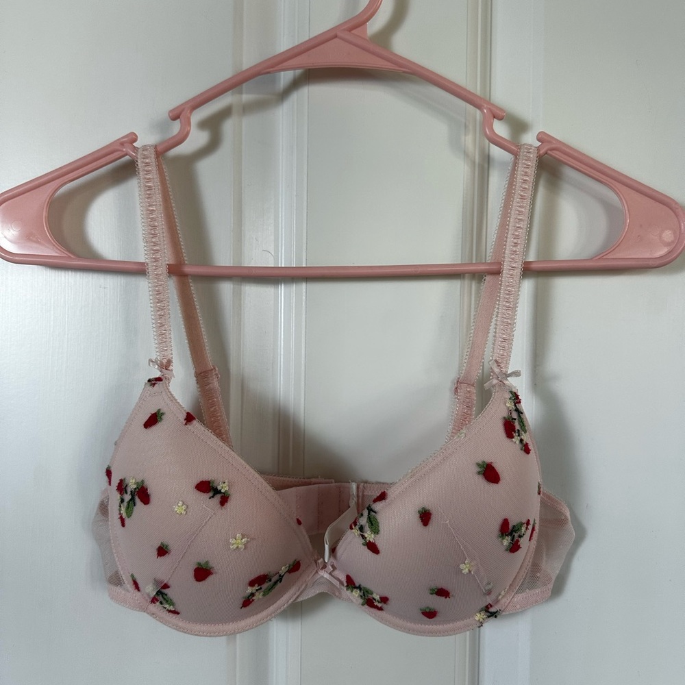 Blush Pink Lingerie Push up brasserie with red strawberry embroidery 32C - Picture 9 of 9